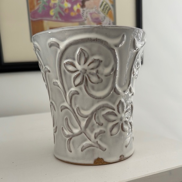Elegant Floral Embossed Vase - White - Picture 2 of 7